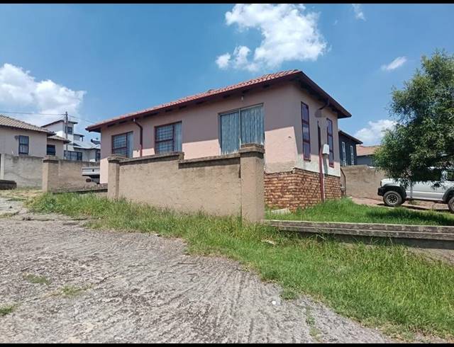 3 BEDROOM HOUSE FOR SALE IN CLAYVILLE